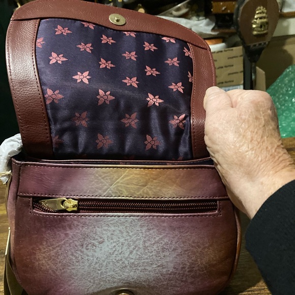 Anushka hand painted flap crossbody handbag - Picture 7 of 13